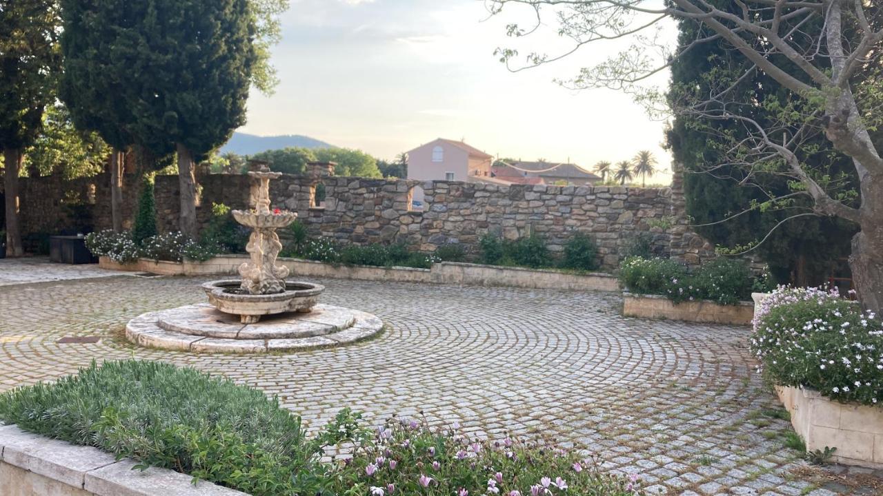 Gite Encore Un Soir Hyères Buitenkant foto